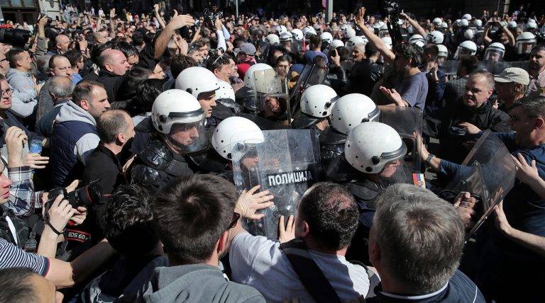 Майдана не будет: протесты в Белграде – фарс