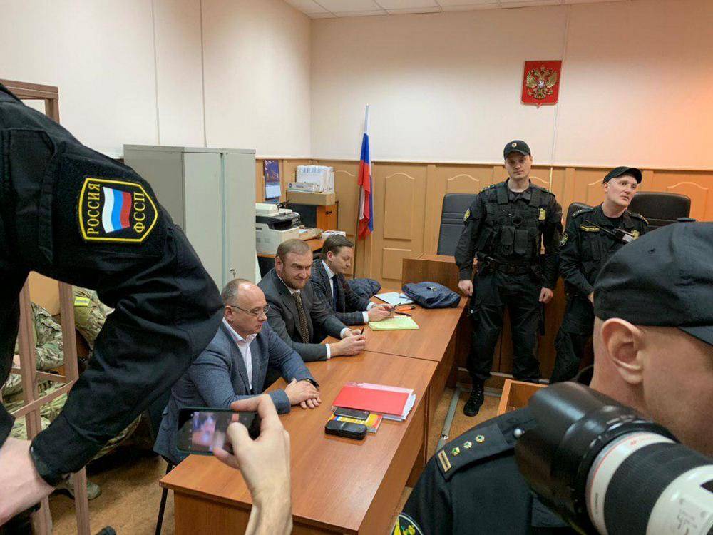 Защита обжаловала решение об отстранении Арашукова от должности сенатора
