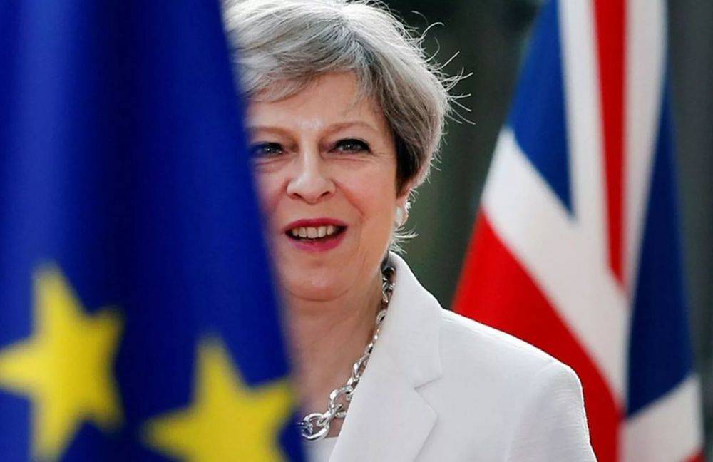 Британские министры намерены отстранить Мэй от власти