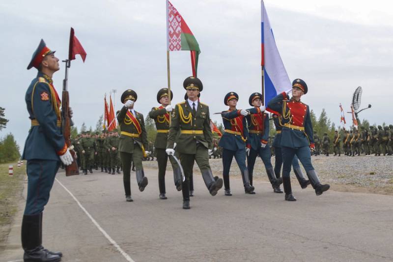 Украинские СМИ взволнованы «переброской российских танков» в Белоруссию