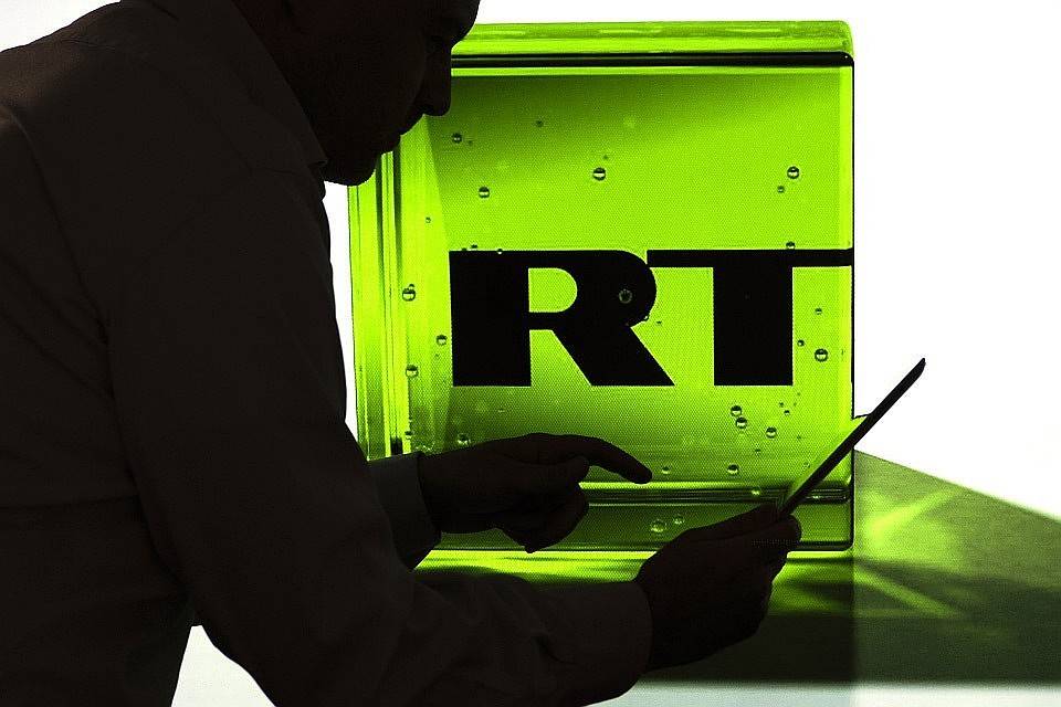 Расплата за демократию: LTV уволило сотрудника за телемост с RT
