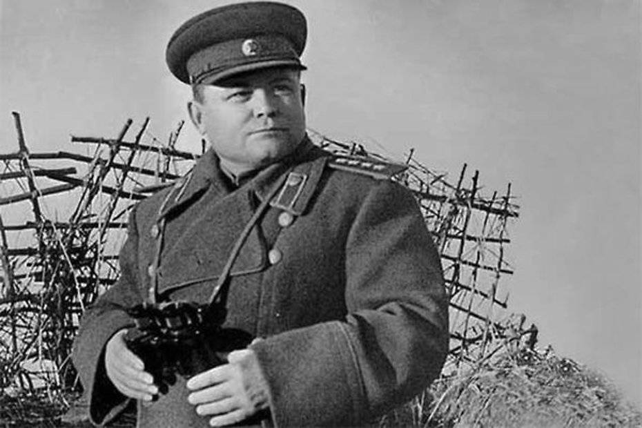 Украинские нацисты разбили памятник советскому генералу Ватутину