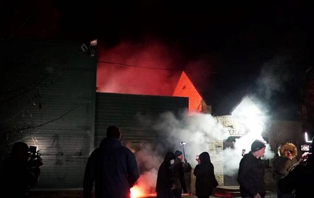 Украинские радикалы из Нацкорпуса напали на дом Медведчука