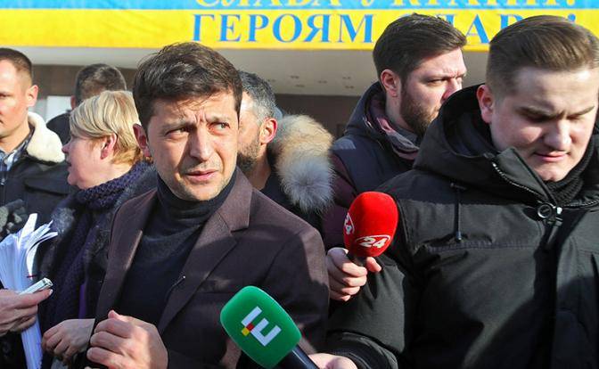 Киев перед выборами: «Кандидат Зе» добил Порошенко «Слугой народа»