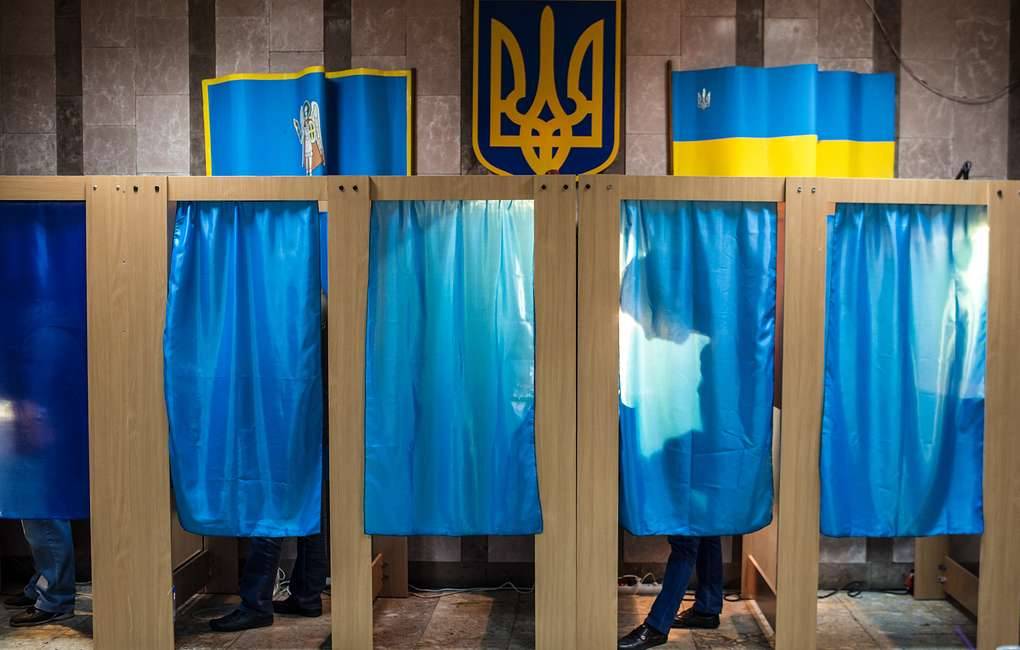 Нарушения и громкие заявления: с чего начались выборы президента Украины