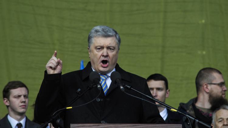 Петр Порошенко заявил об угрозе Украины «откатиться под имперскую Россию»