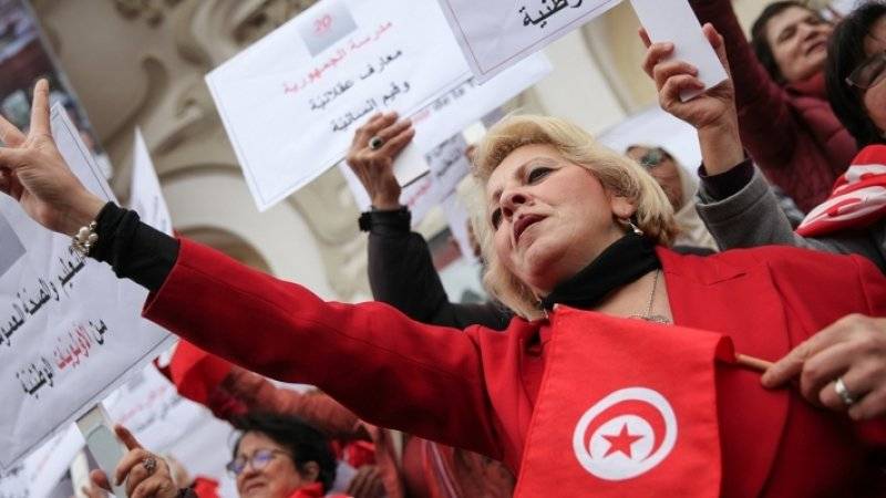 Тунису нужно десять лет на выход из кризиса