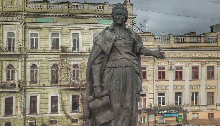 Памятник Екатерине Великой остается в Одессе на своем законном месте