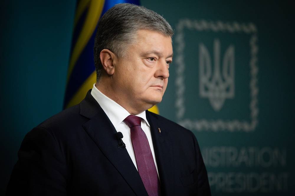 Штаб Порошенко выложил смонтированное видео, на котором сбивают Зеленского