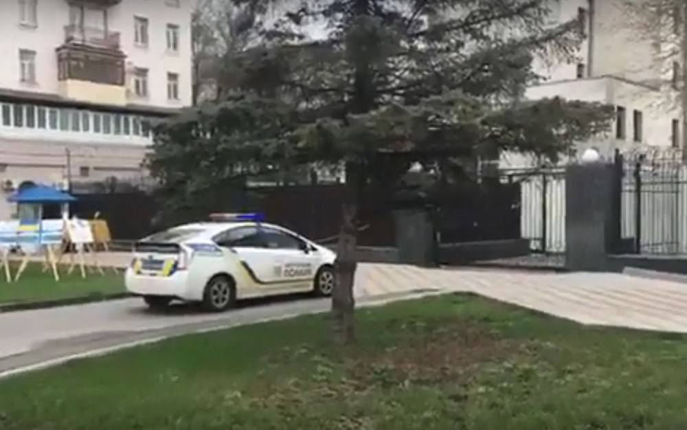 У посольства России в Киеве произошел взрыв