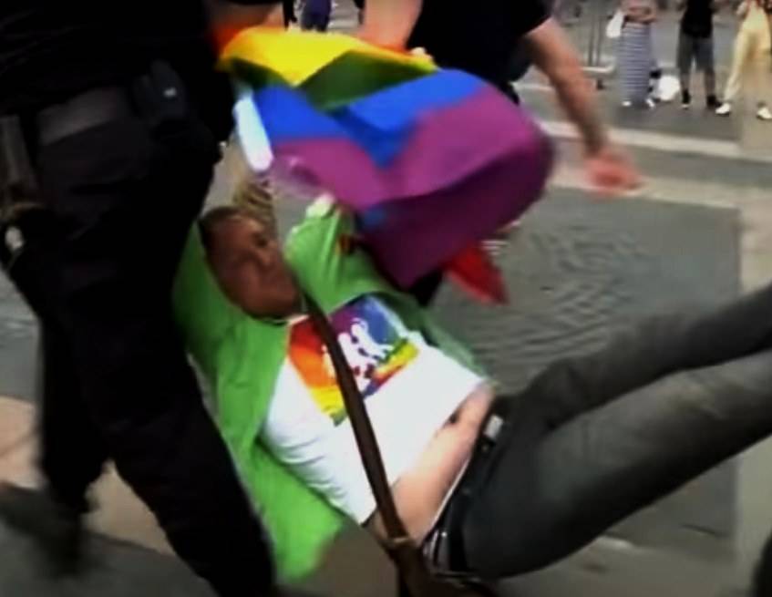В Германии озаботились защитой гомосексуалистов в Крыму и на Донбассе