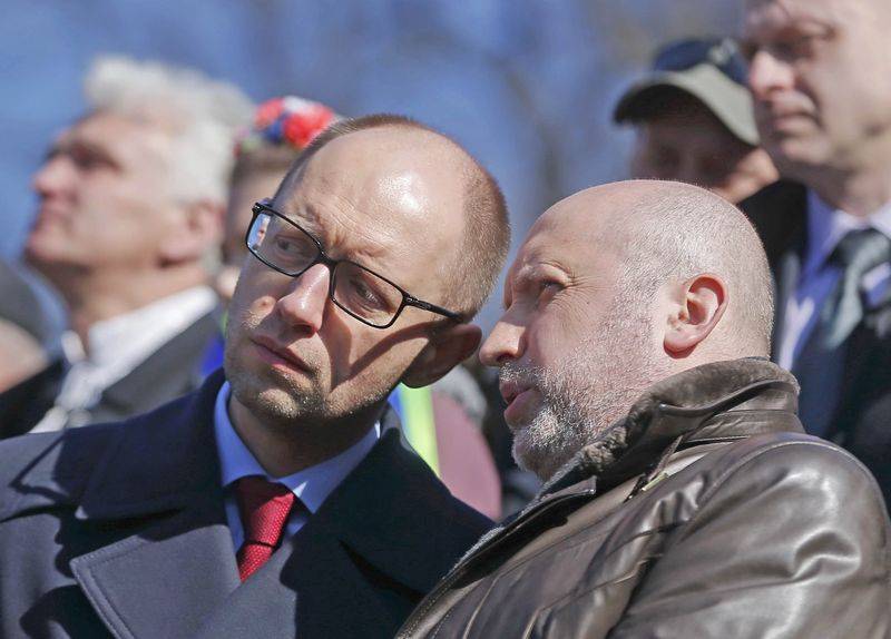 Против Яценюка и Турчинова открыли дело за умышленную сдачу Крыма