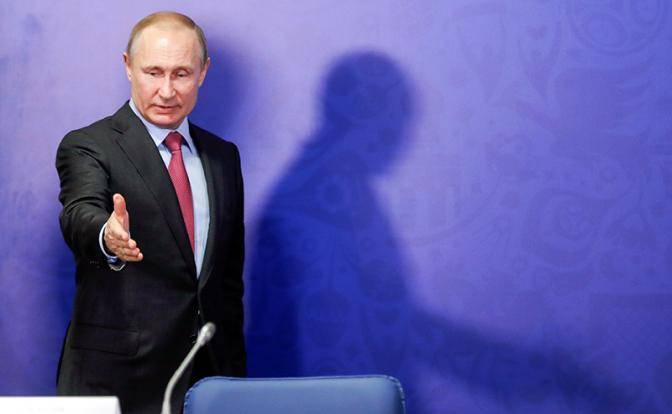Путину надоело быть во власти, но уйти ему не даст окружение