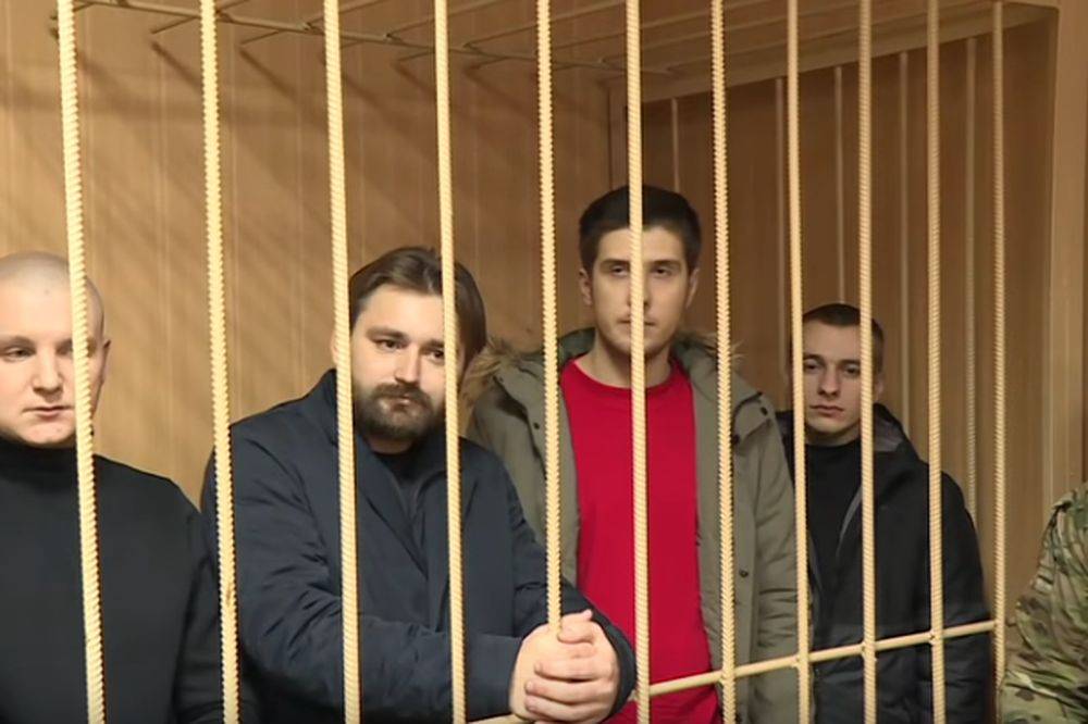 Суд продлил арест украинским морякам, задержанным в Керченском проливе