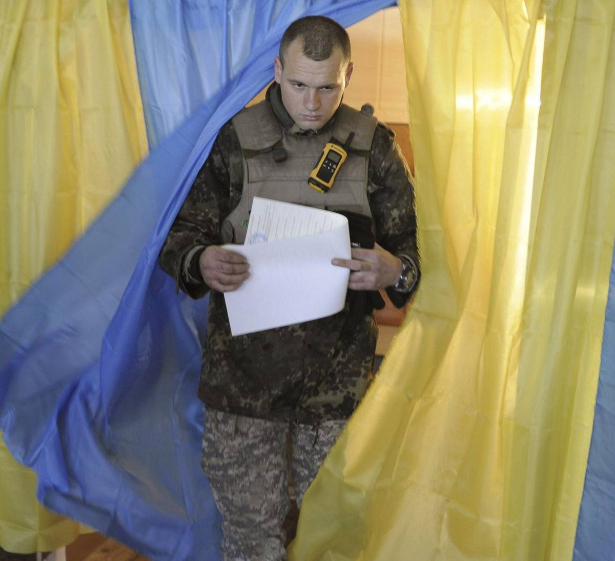 Почему армия не поддерживает главнокомандующего Порошенко