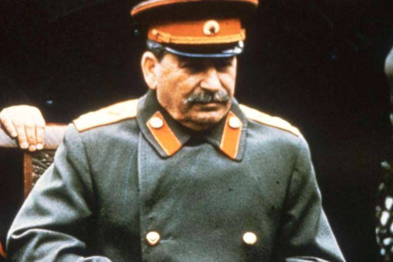 Культ Сталина: почему вождь вновь популярен в России?