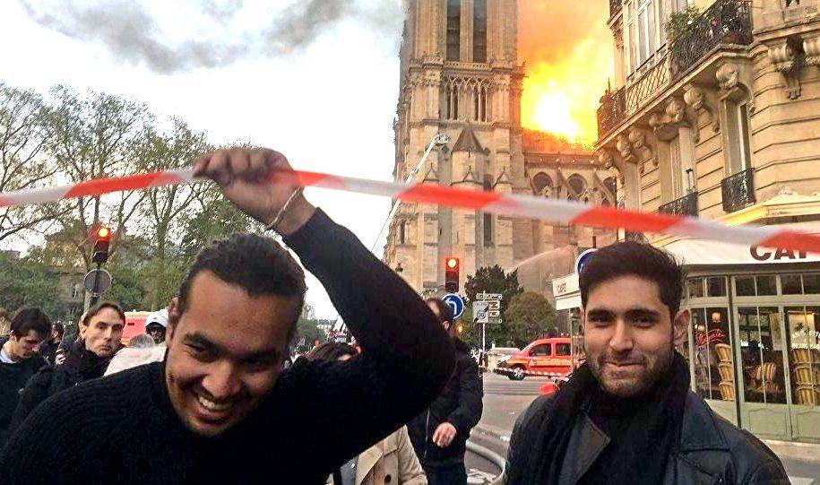 «Российское фото» горящего собора в Париже вызвало жаркие споры во Франции