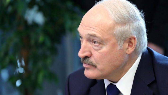"Любой президент - артист": Лукашенко заступился за Зеленского