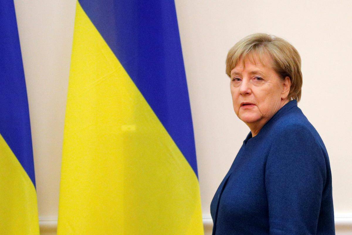 Меркель реализует на Украине план Гитлера невоенными методами Меркель реализует на Украине план Гитлера невоенными методами