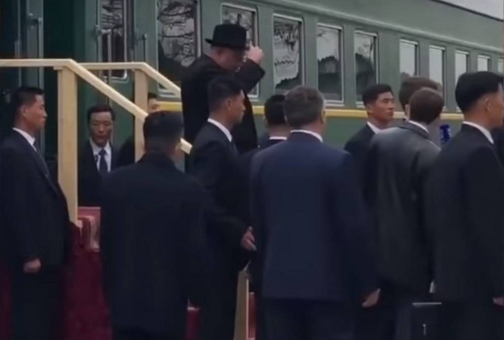 Бронепоезд с лидером КНДР Ким Чен Ыном прибыл в Россию