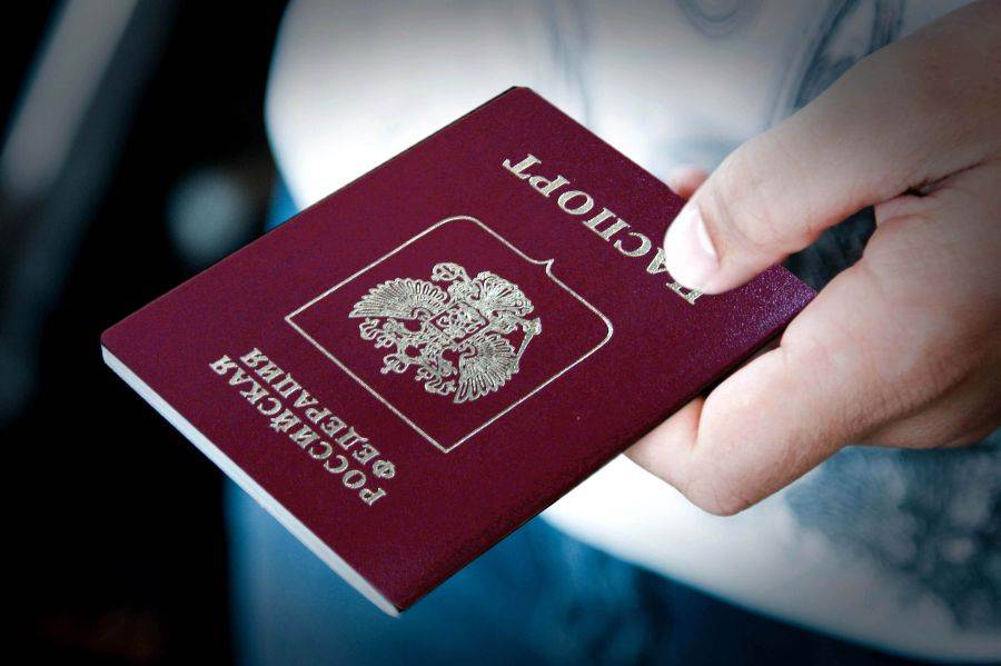 Почему у Зеленского врут о выдаче российских паспортов жителям Донбасса?