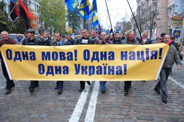Три сценария для Украины из-за «мовного» закона: кнут, пряник, бойня