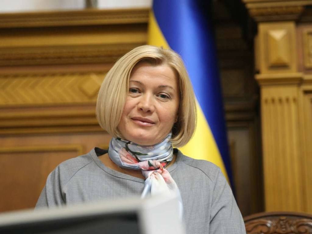 Геращенко призвала РФ отменить упрощение выдачи гражданства жителям ЛДНР