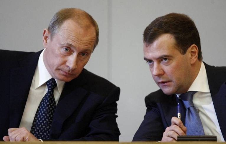 Медведева менять нельзя, так как он уже стал составной частью Путина