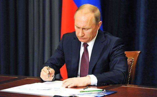 Новый указ: Путин упростил получение гражданства РФ для некоторых украинцев