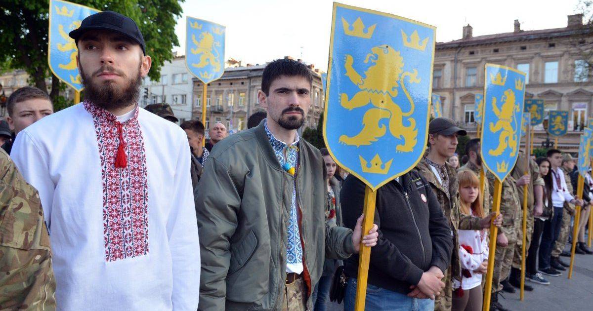 Провал стратегии "вышиванка и мова": Украина выбрала неверный путь Провал стратегии "вышиванка и мова": Украина выбрала неверный путь