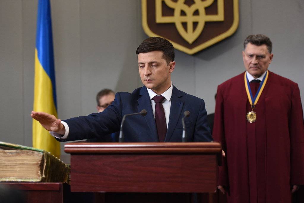 Украинские чиновники нашли повод для переноса инаугурации Зеленского