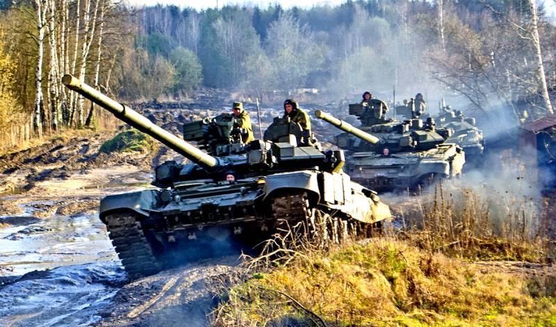 «Почему меня не слушают?»: беглый белорус предупреждает Европу о российских танках