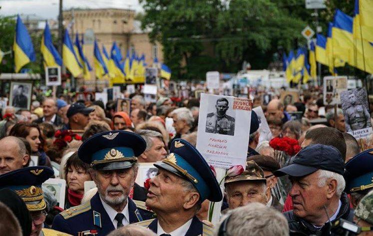9 Мая на Украине: в Совфеде объяснили наглость Киева украинской пословицей