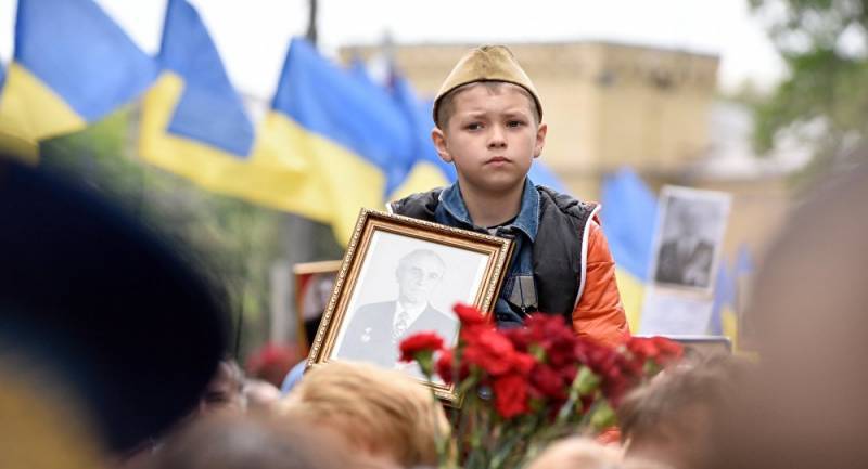 С шевроном побеждённого. Путь промывания мозгов С шевроном побеждённого. Путь промывания мозгов