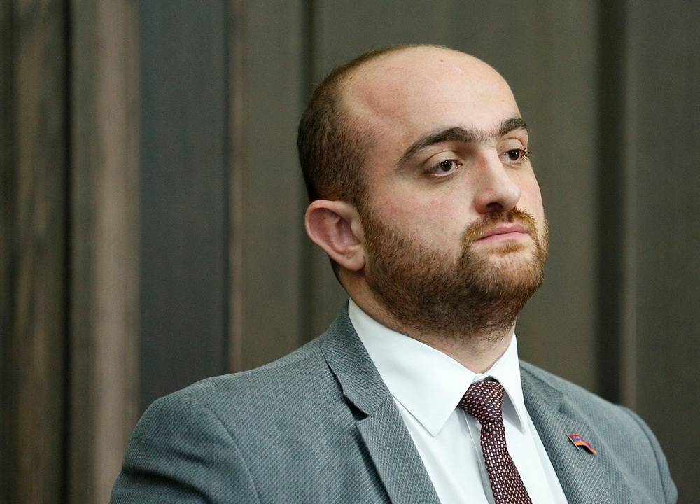 В Армении губернатором назначен человек, топтавший флаг России