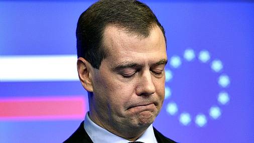 У Путина всегда Медведев виноват. А кто виновен у Медведева?