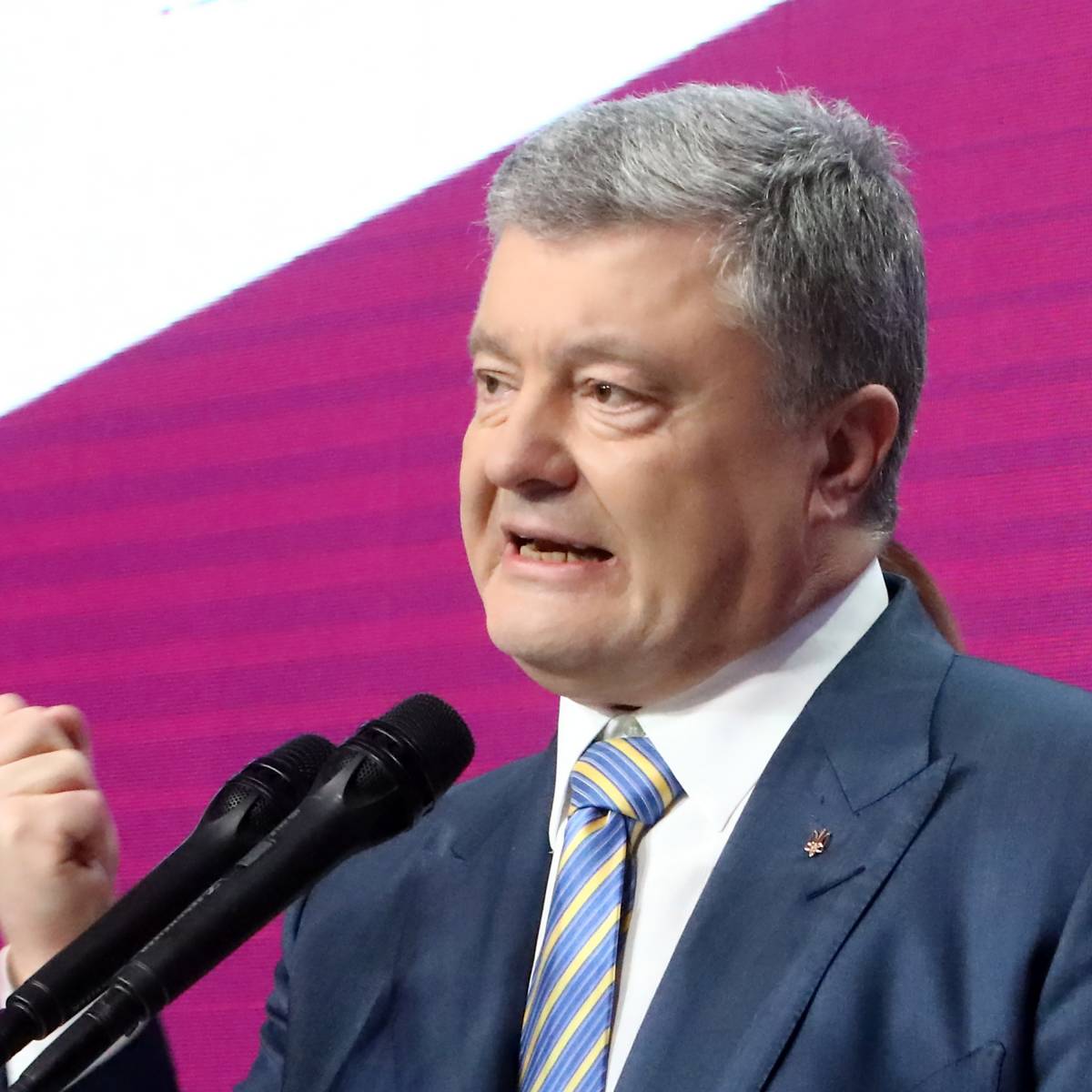 "Мы ждали этого много-много лет". Порошенко подписал закон о языке