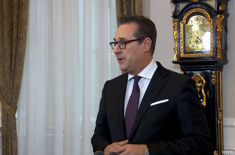Вице-канцлера Австрии подозревают в сделке с россиянкой