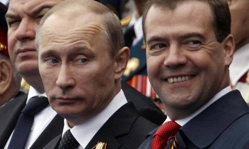Российская дихотомия: Путин лучше, чем Медведев. Чем лучше? Чем Медведев