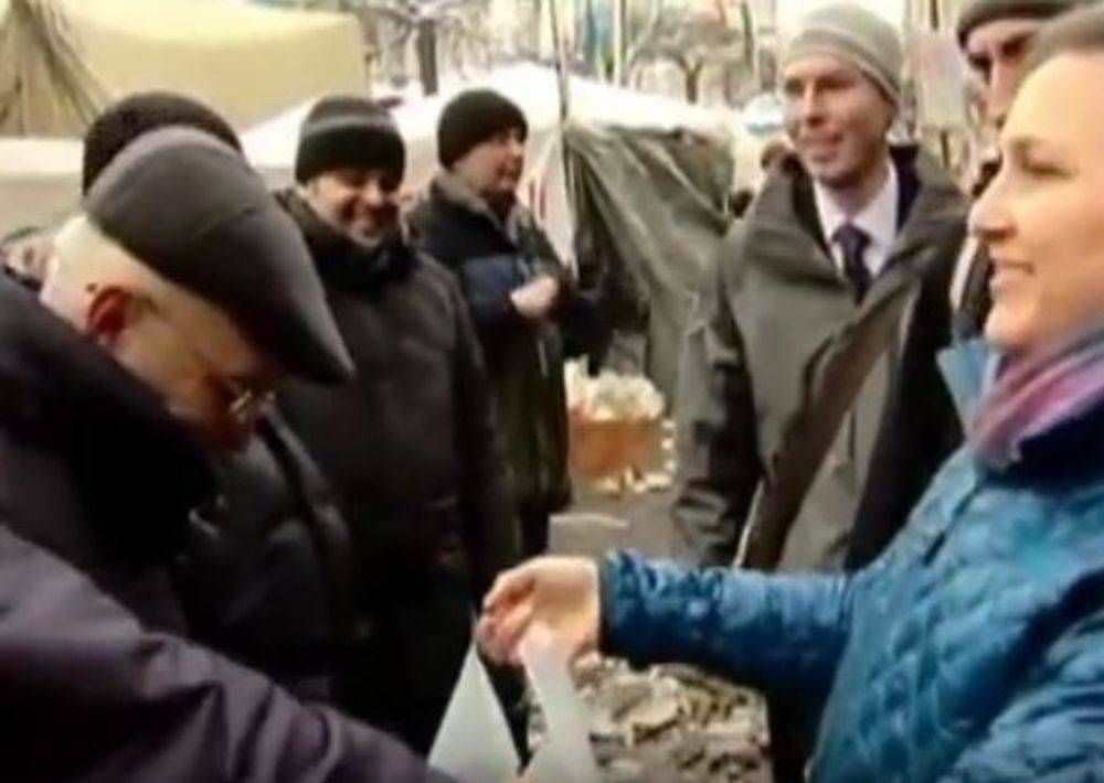 Викторию Нуланд, раздававшую «печеньки» в Киеве, не пустили в Москву