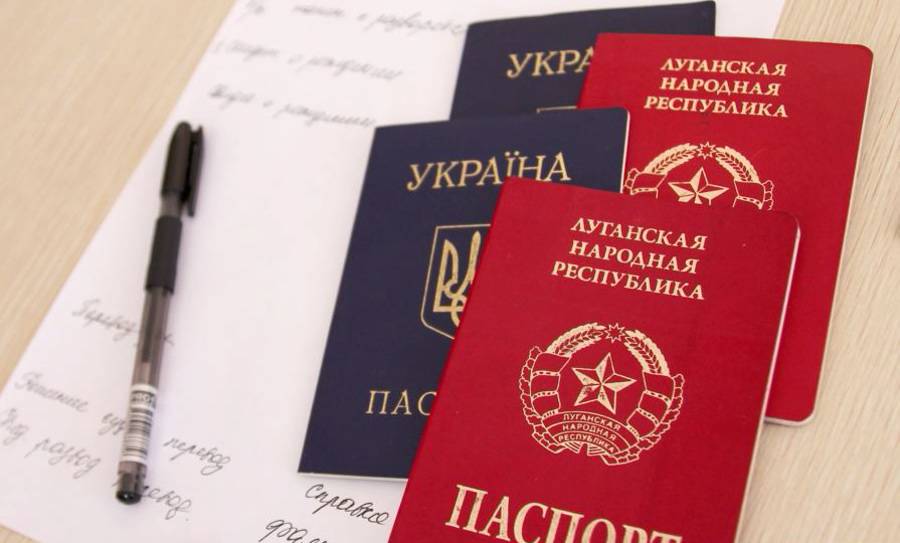 Луганск лидирует: на Донбассе упростили сбор документов на паспорта РФ