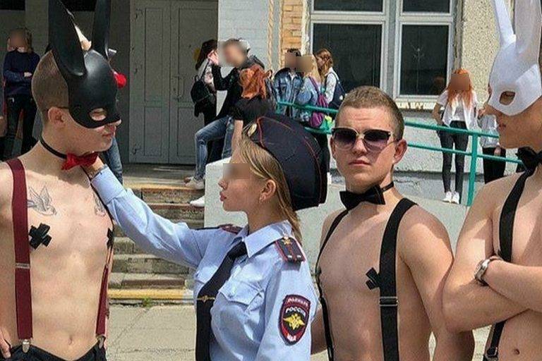 Школьное БДСМ-шоу как часть большого парада сатанизма Школьное БДСМ-шоу как часть большого парада сатанизма