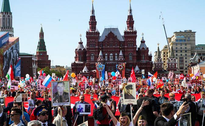 В Токио разглядели русское «победобесие» В Токио разглядели русское «победобесие»