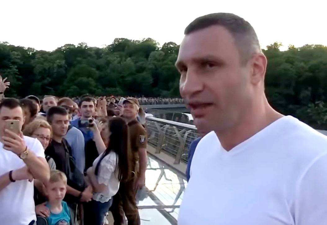 Доскакались: Виталия Кличко разозлил треснувший в Киеве новый мост