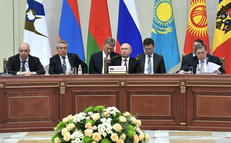 Путин смотрит на Восток: что президент будет обсуждать на заседании Евразэс