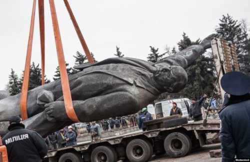 Почему Вятрович боится памятников Ленину