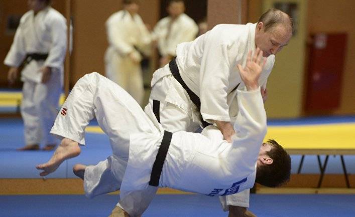 CBS News: Путин извлек уроки из занятий дзюдо, внимание Запада отвлечено