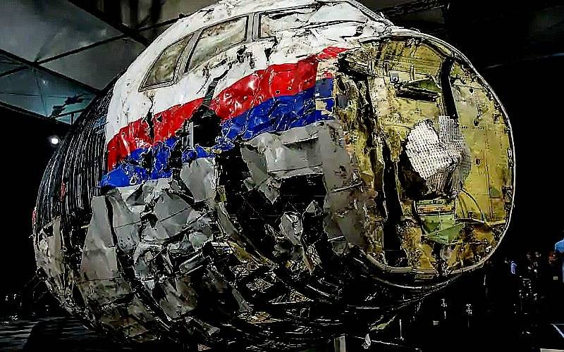 Премьер Малайзии требует доступа к изучению черного ящика с Боинга MH17