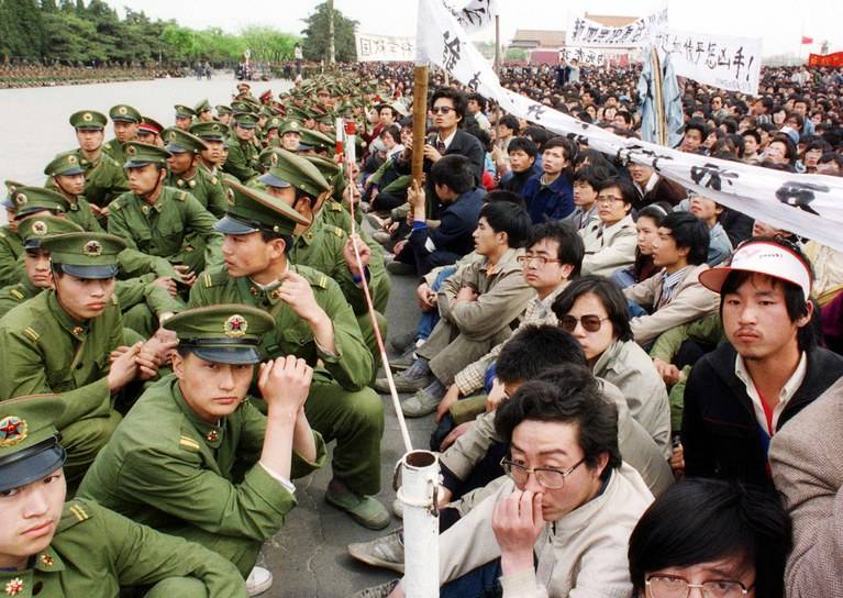 Китай защищает кровавое подавление протестов на площади Тяньаньмэнь