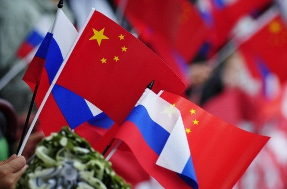 Глобальная угроза: Bloomberg оценил последствия сближения РФ и КНР для США